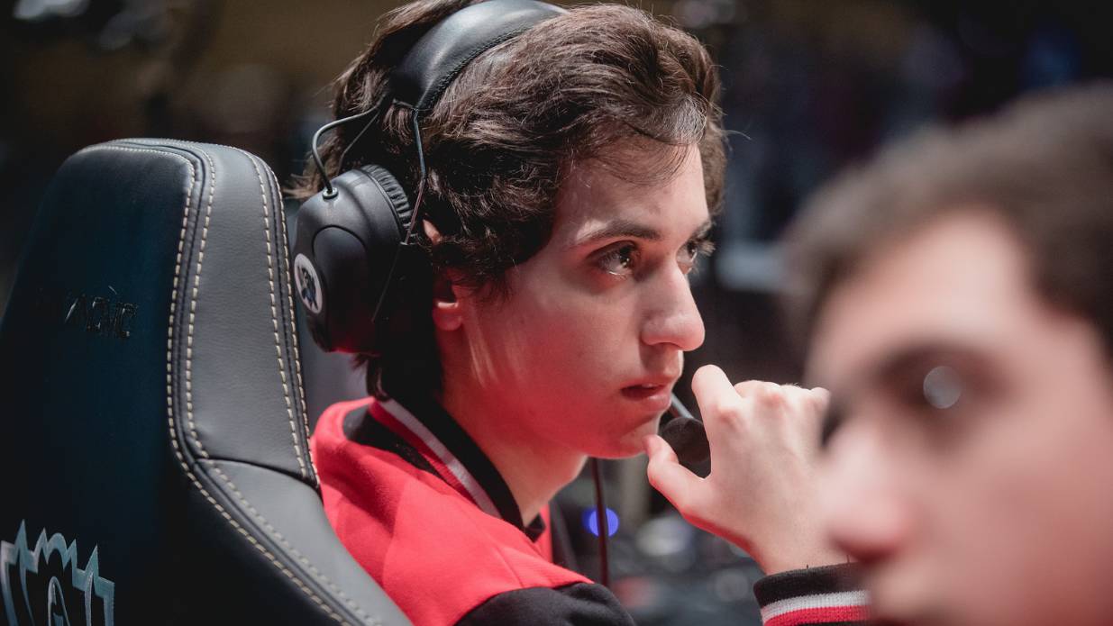 FNC力克HKA，Crisp关键团战开团秒人顶尖较量八强赛，点燃全场激情