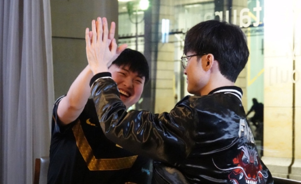 SHR血洗100T，Uzi完成史诗逆转宿敌对决小组赛，锁定晋级资格