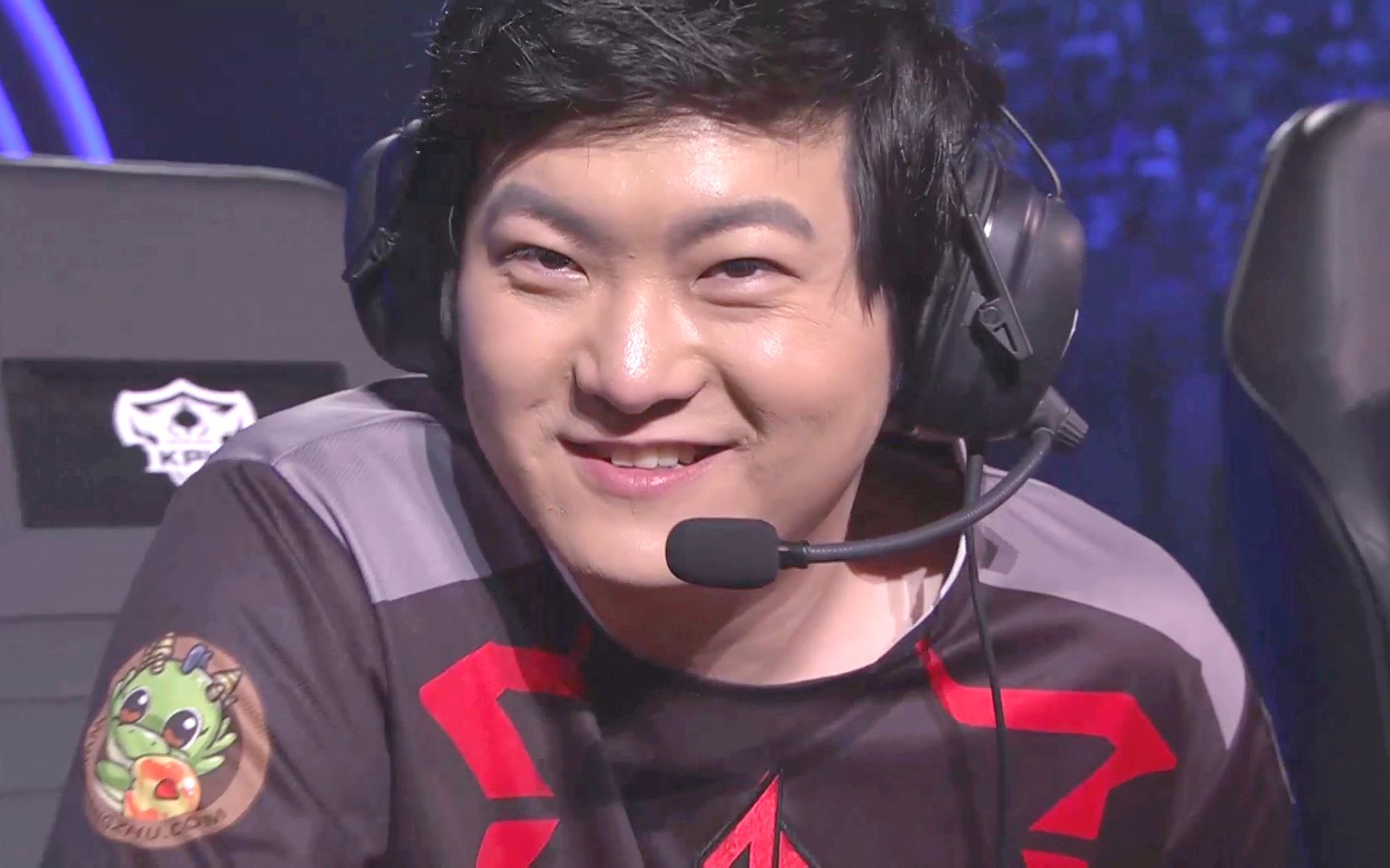 100T血洗LGD，ShowMaker团战一打五激烈交锋全球总决赛，让粉丝疯狂欢呼的简单介绍