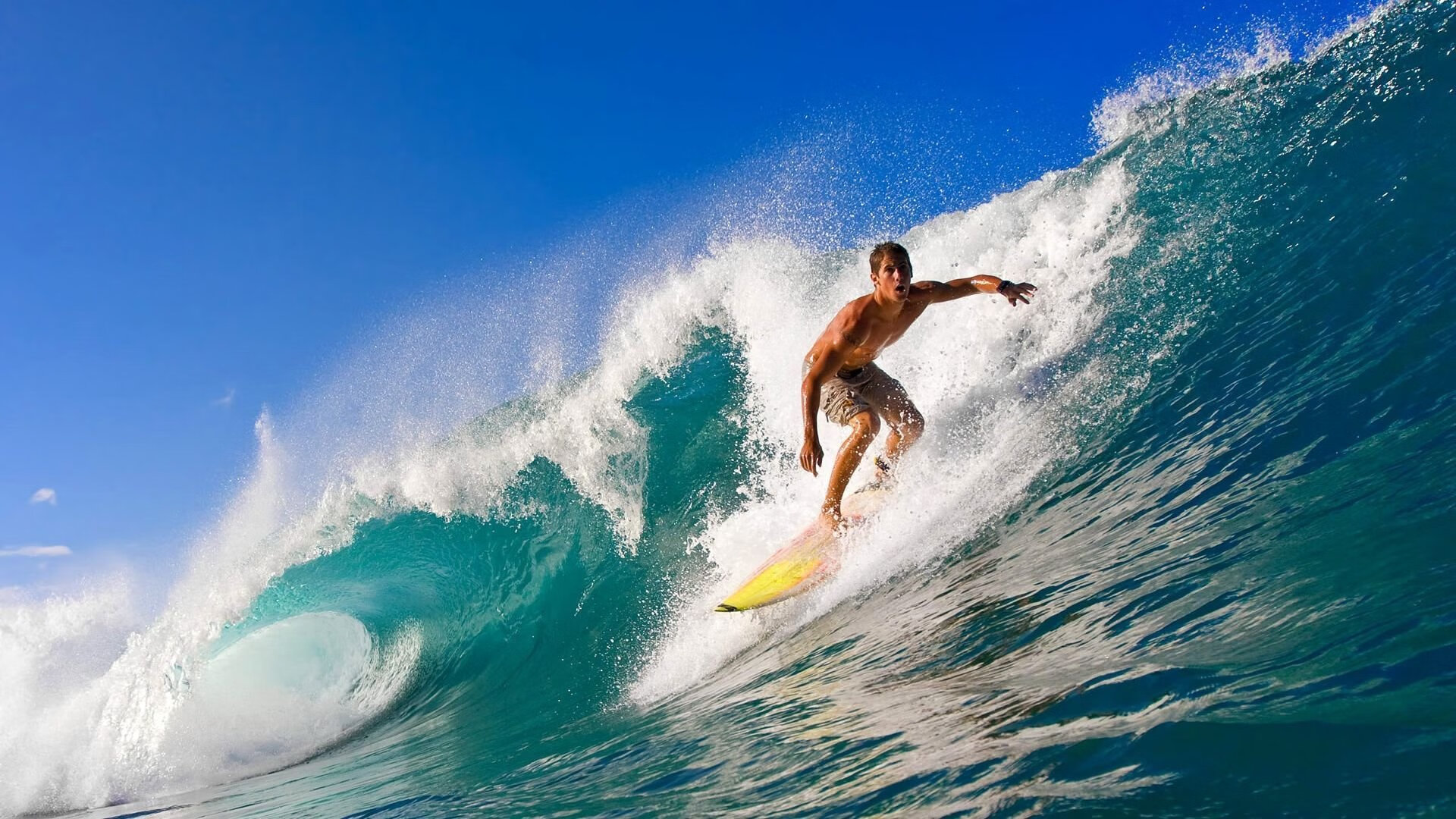 被踢歪的球袜，抢断的11岁小孩，莱奥如何在混乱中撕开决赛之门