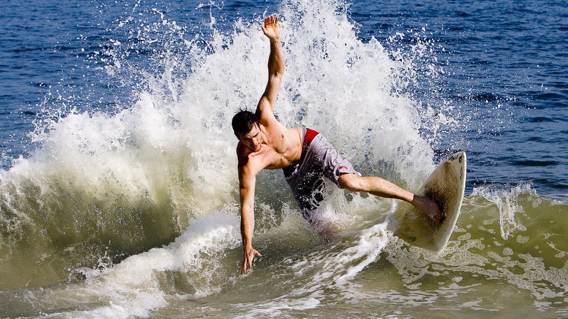 一剑封喉!拉文在年度焦点战接管比赛,篮网虎口拔牙力克太阳